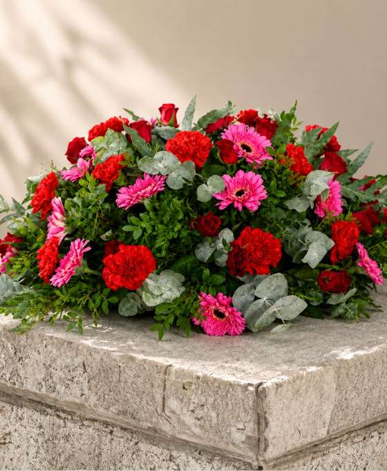 Coussin funéraire Recueillement Pourpre — fleurs de deuil livrées à Marseille