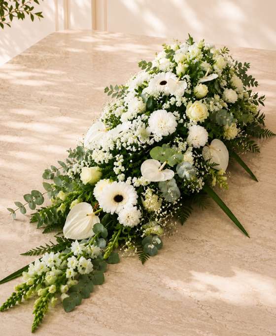 Dessus de cercueil Blanc Éternel — fleurs de deuil livrées à Marseille
