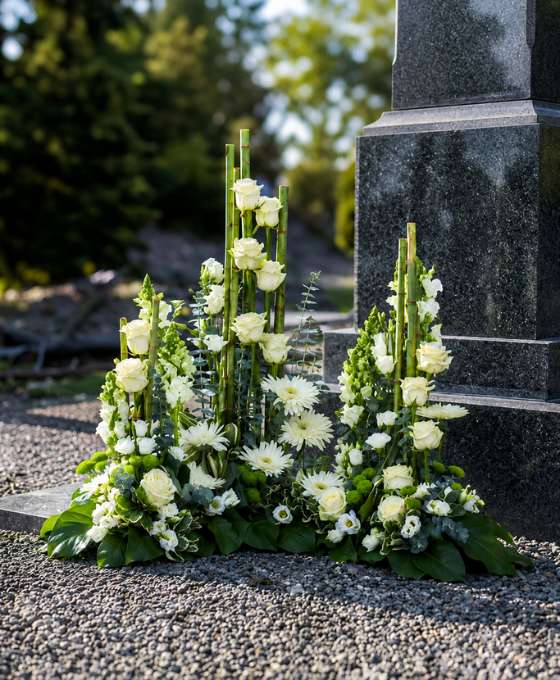 Gerbe funéraire Élévation Blanche — fleurs de deuil livrées à Marseille